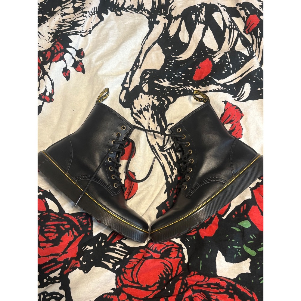 Dr. Martens Zavala Black Leather Combat Boots Womens 8 8-Eye Lace Up AW004